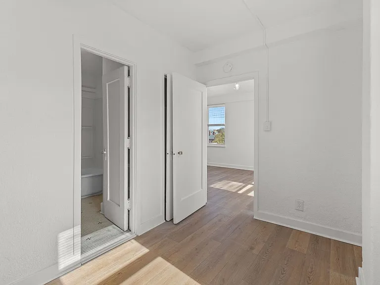 St. Regis Apartments — Photo 69