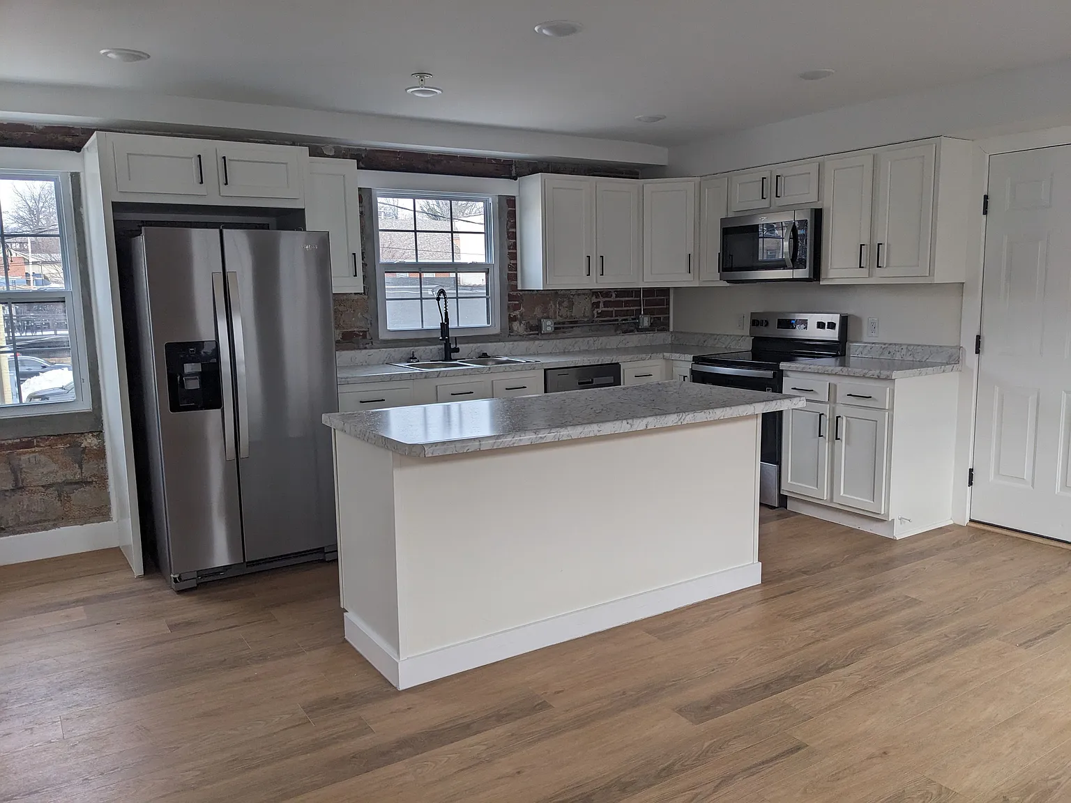 2 bed, 1.0 bath, $1,400 — Photo 1