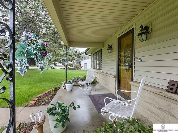 3rd image of 206 Orchard Dr