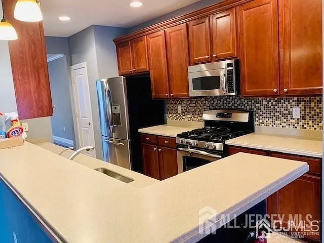 13 Roosevelt Ave — Photo 8