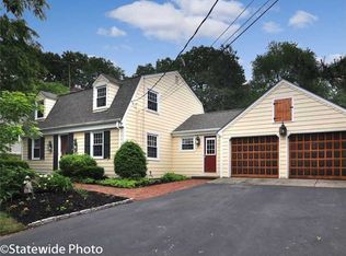 12 White Hill Ln, Cumberland, RI 02864