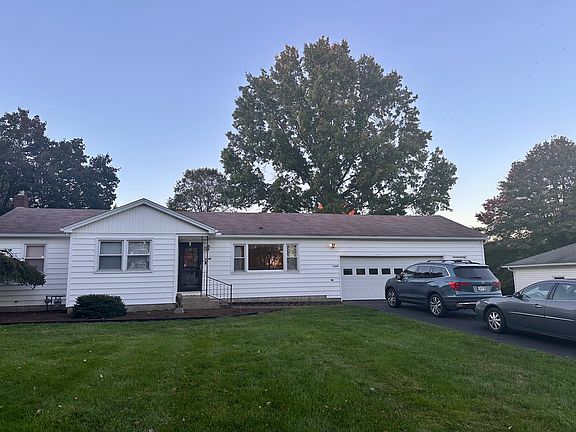 3rd image of 1694 Westwood Cir