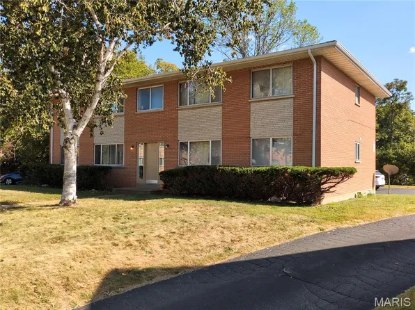 710 Thompson Dr, Florissant, MO 63031