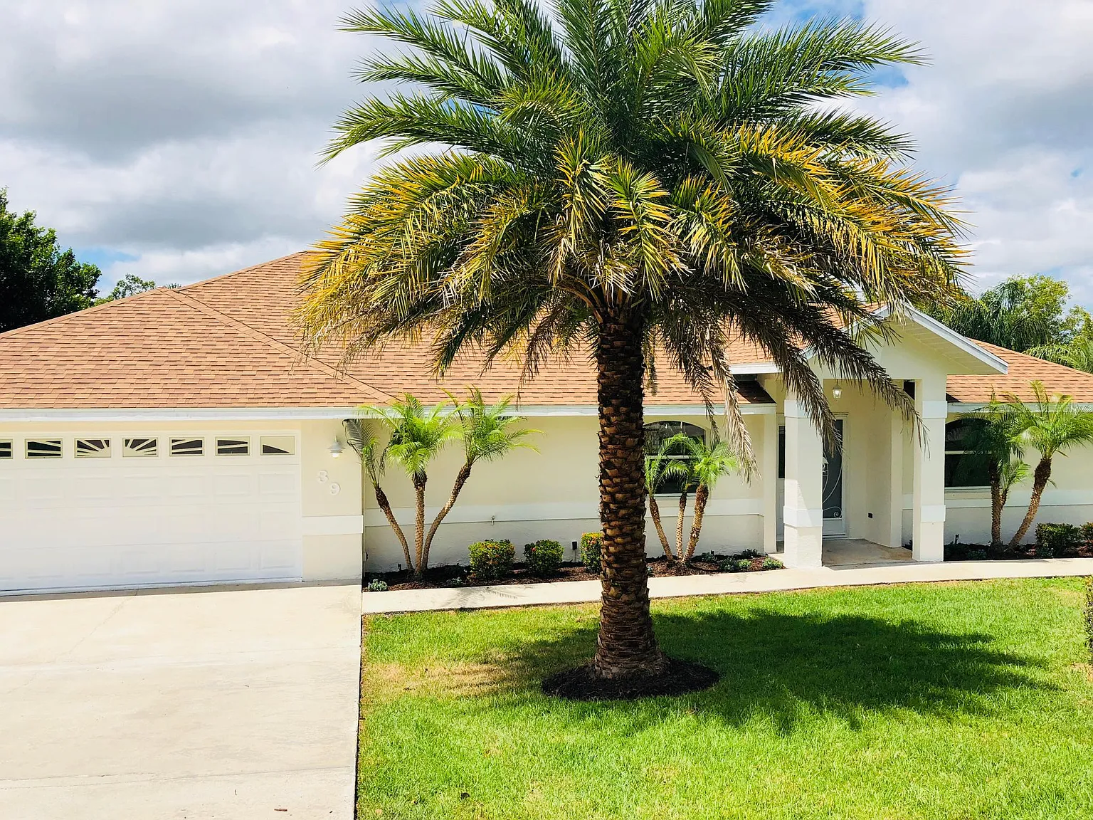 39 Miami Dr — Photo 1