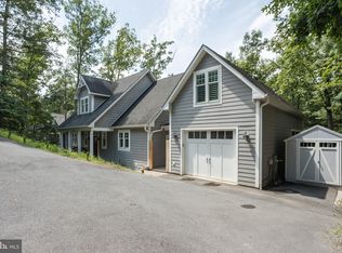 1079 Lakeview Dr, Cross Junction, VA 22625