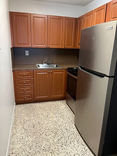 142 SW 18th Ave #10 Photo 1