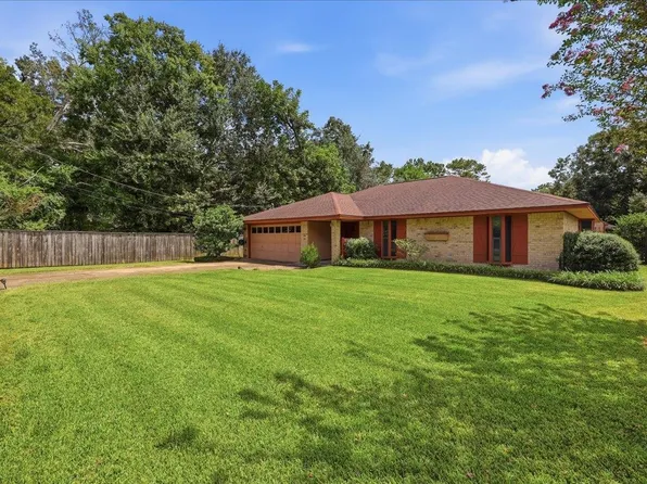 8055 Halliday Ln, Beaumont, TX 77706