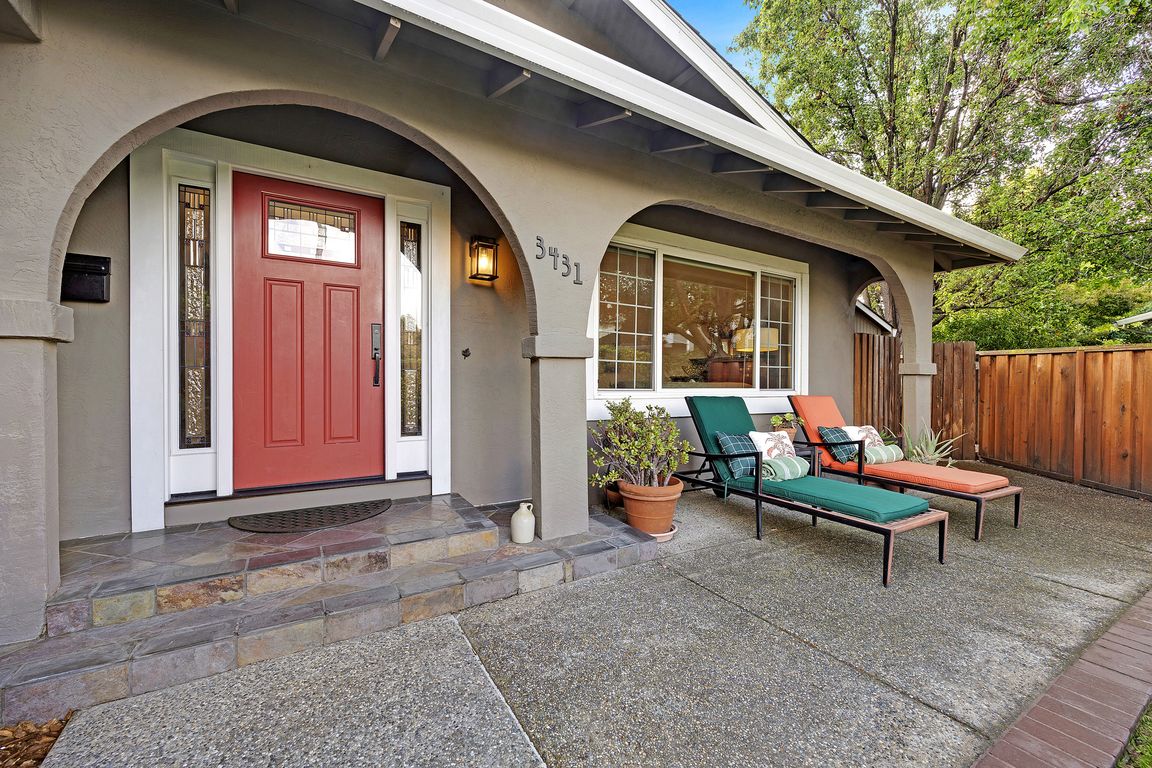 next background image