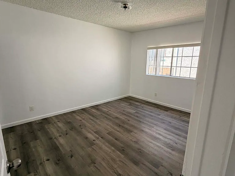 1019 E Grand Ave #3 — Photo 7
