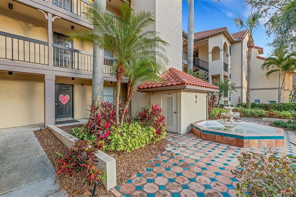 2400 Feather Sound Dr APT 924