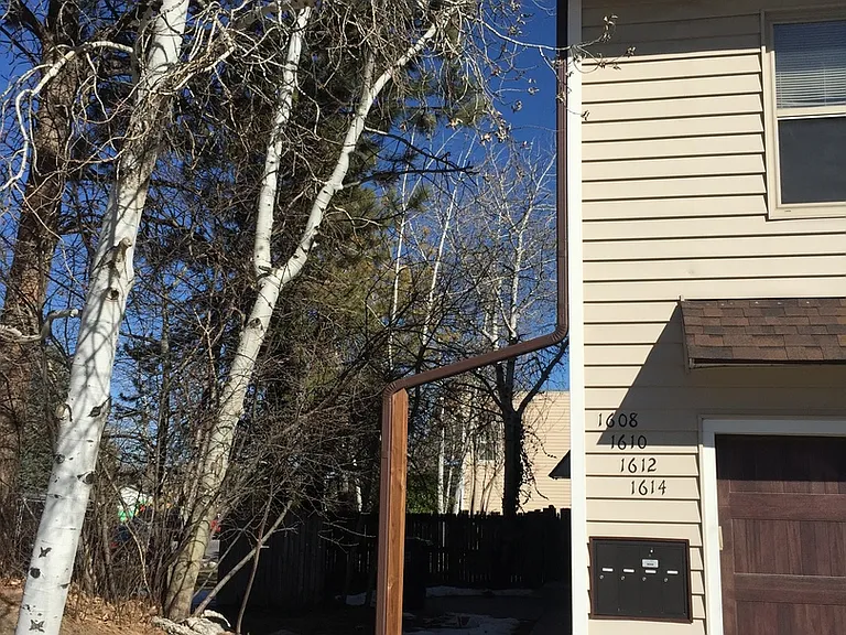 Updated 2 Bedroom Townhome for Rent in Loveland: Shared Garage, Patio, Washer/Dryer Hookups — Photo 2