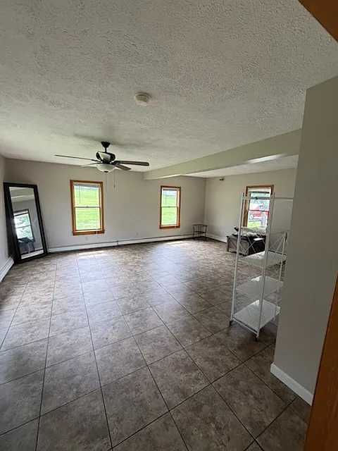 4 bed, $1,300 — Photo 4