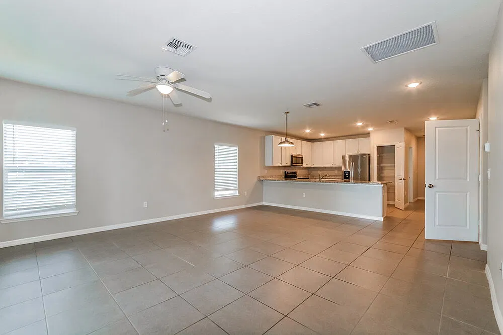 4 bed, 2.0 bath, 1661 sqft, $2,500 — Photo 4