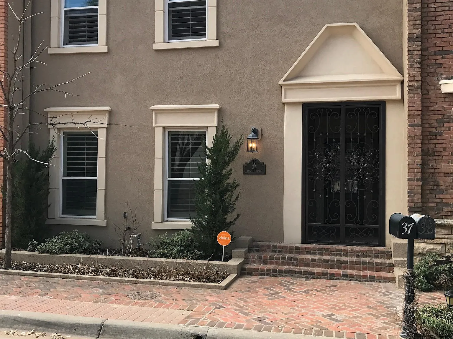37 Lafayette Pl — Photo 4