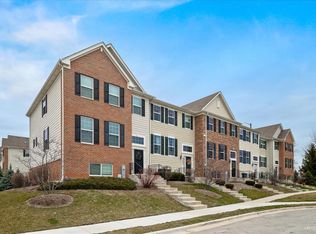 4002 Pompton Ct, Elgin, IL 60124