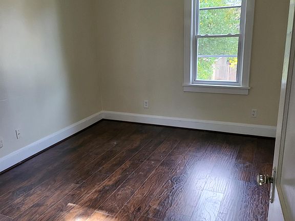 5th image of 4333 Fremont Ave N #3