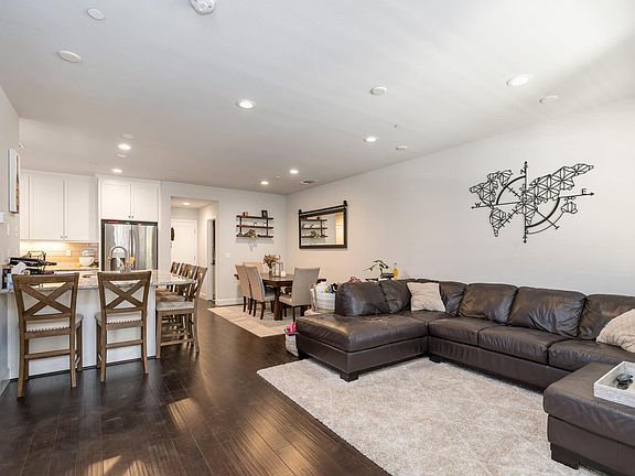 5th image of 588 Sandalwood Dr