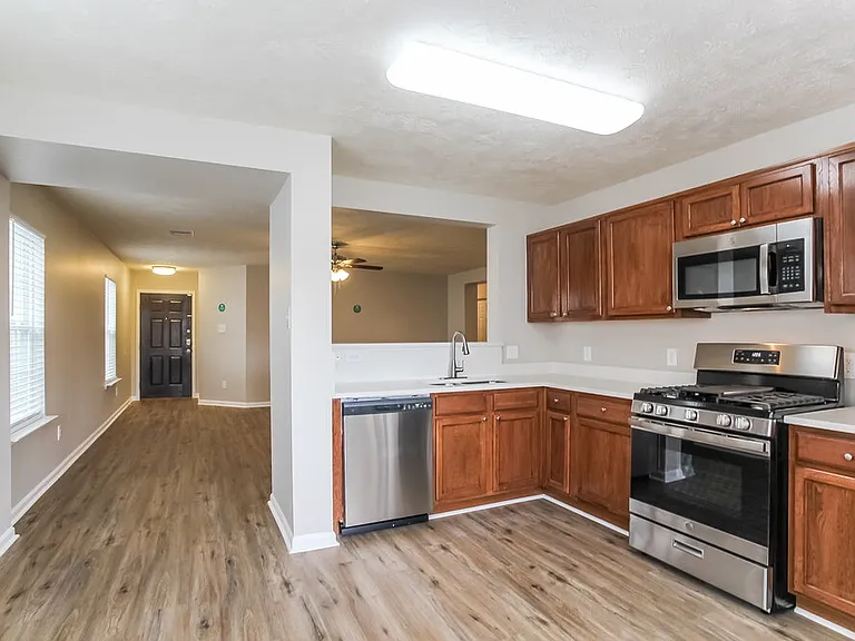 8138 Sanders Glen Ln — Photo 7