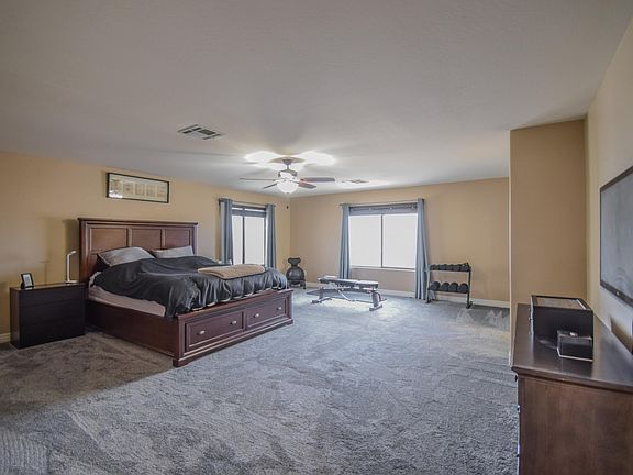 EX- LARGE MASTER BEDROOM
