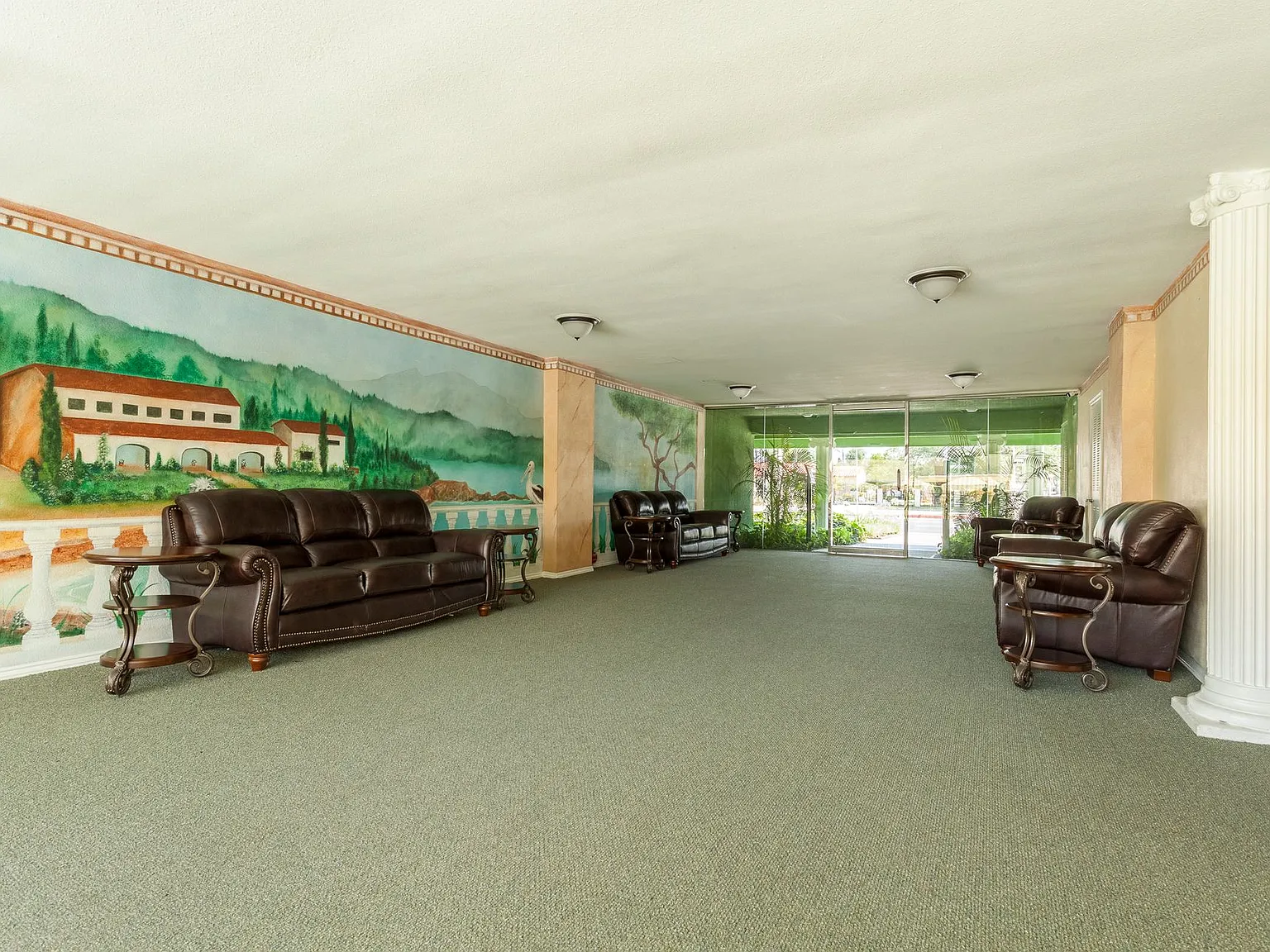 Villa Capri Apartments — Photo 4
