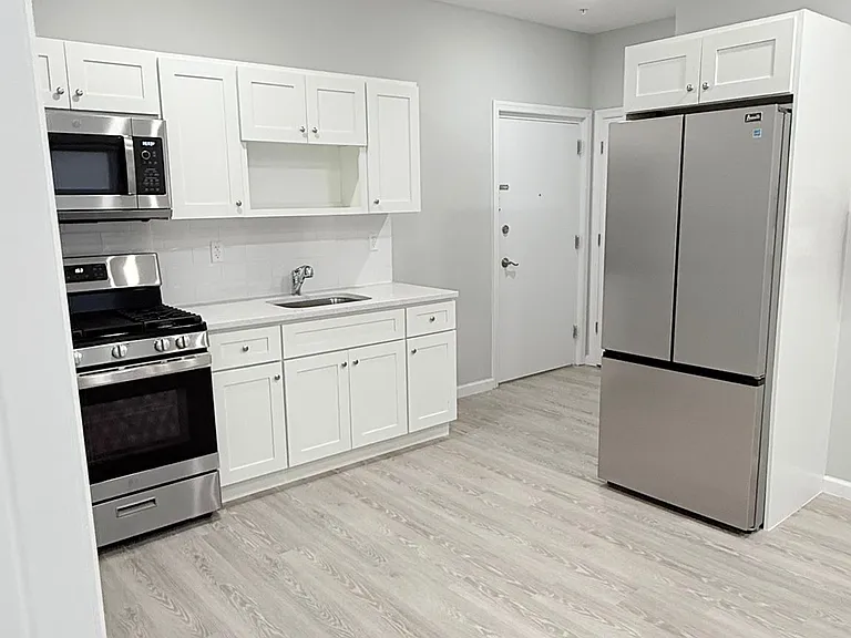 115-117 Hamilton Ave #203 — Photo 6