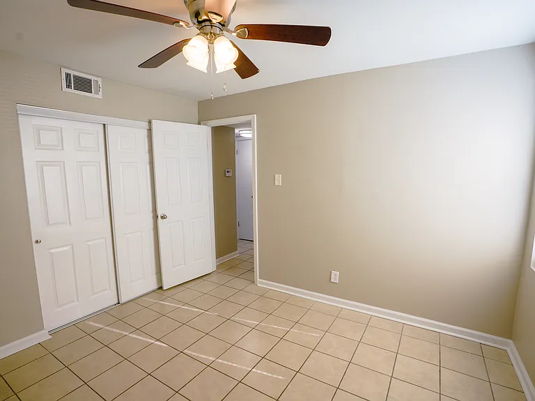 River Park Apartments — Photo 11