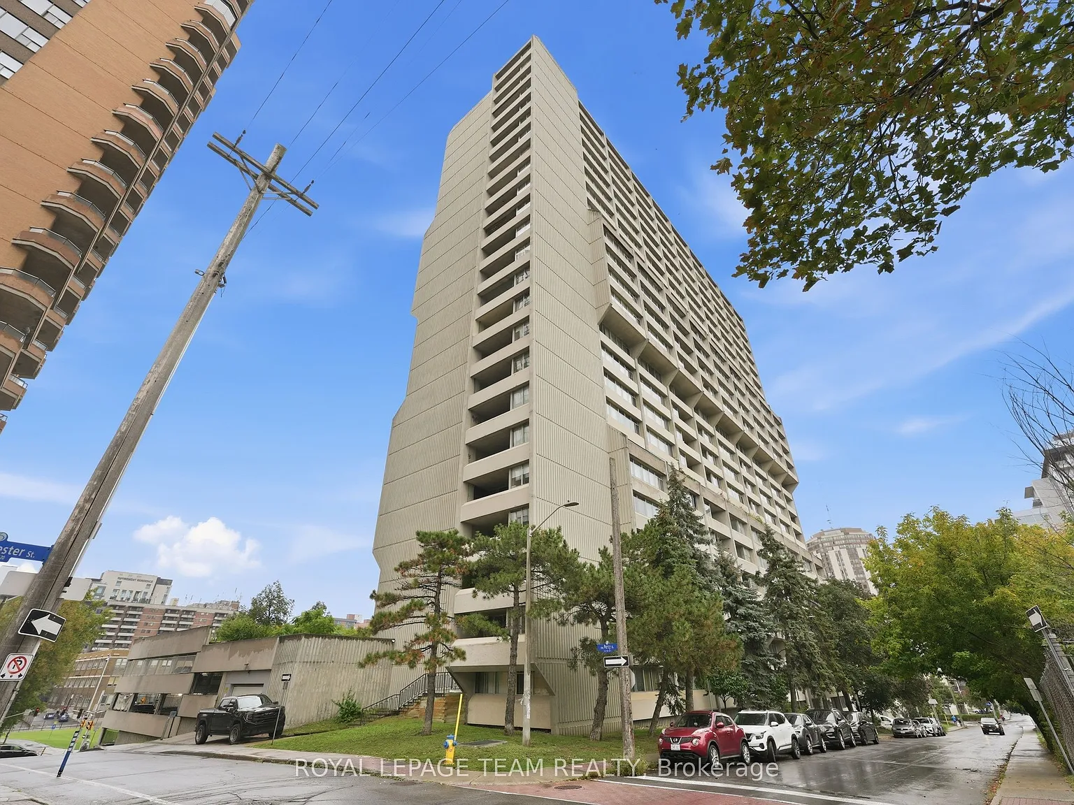 Queen Elizabeth Towers — Photo 1