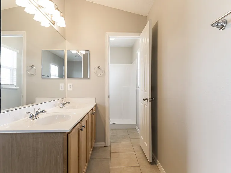 2902 Elbib Dr — Photo 9