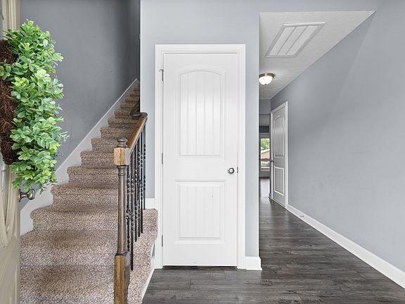 5th image of 401 Sedgwick Ln