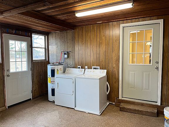 Laundry area/mud room 