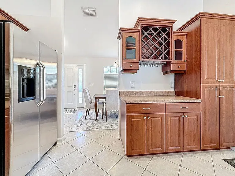2402 Dryer Ave — Photo 9