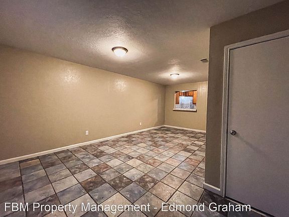 2nd image of 2543 W Sycamore Ave #7322263