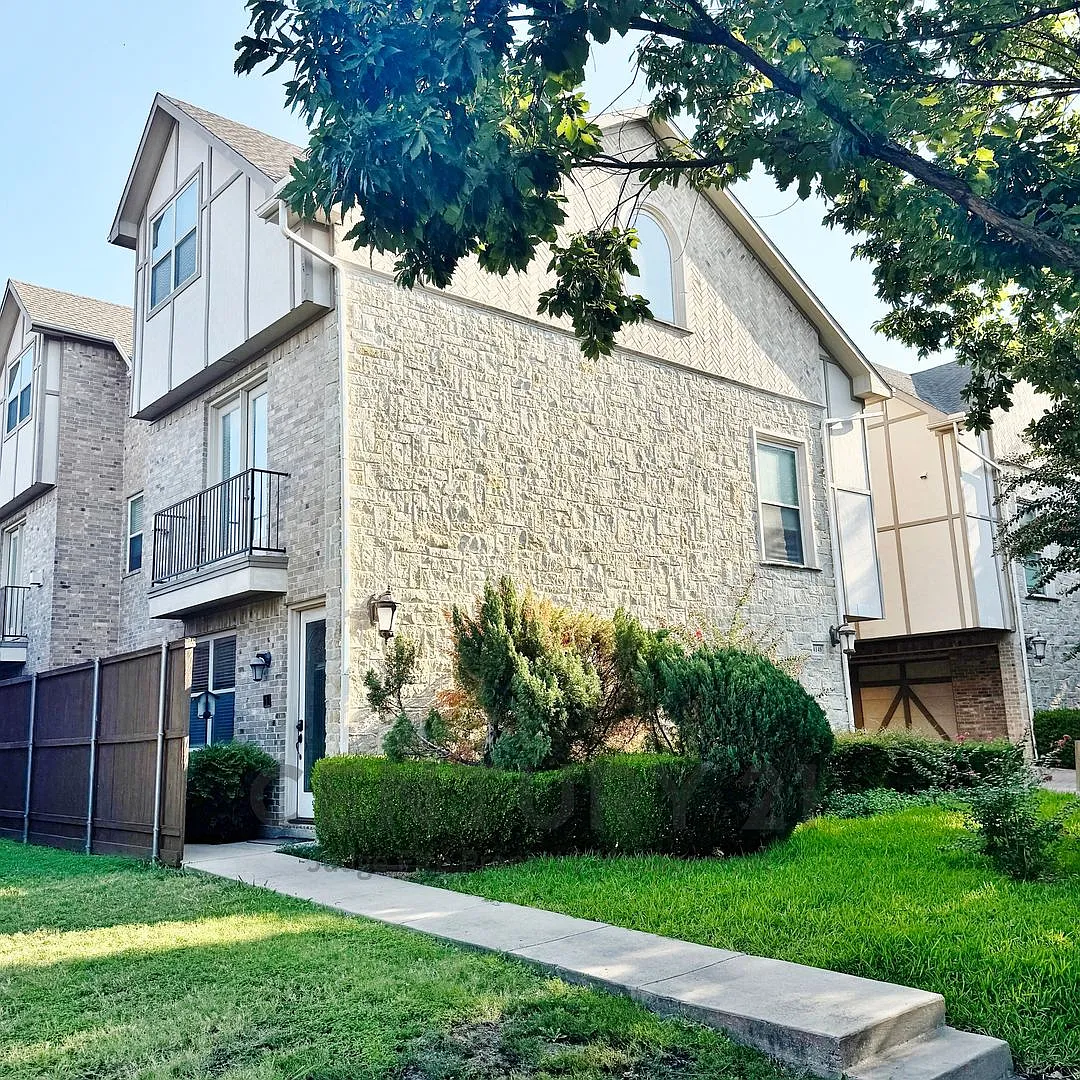 This 3-Story 4/4/2 Townhome In University Park Is A Must See! — Photo 1