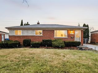 30745 Iroquois Dr, Warren, MI 48088