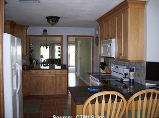 17 Saunders Dr, Niantic, CT 06357