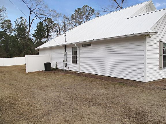 3rd image of 110 Hog Wild Ln