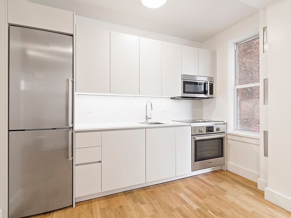 1st image of 301 E 21st St APT 10L