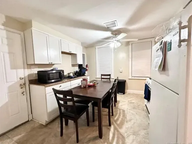 1315 Howard Ave — Photo 3