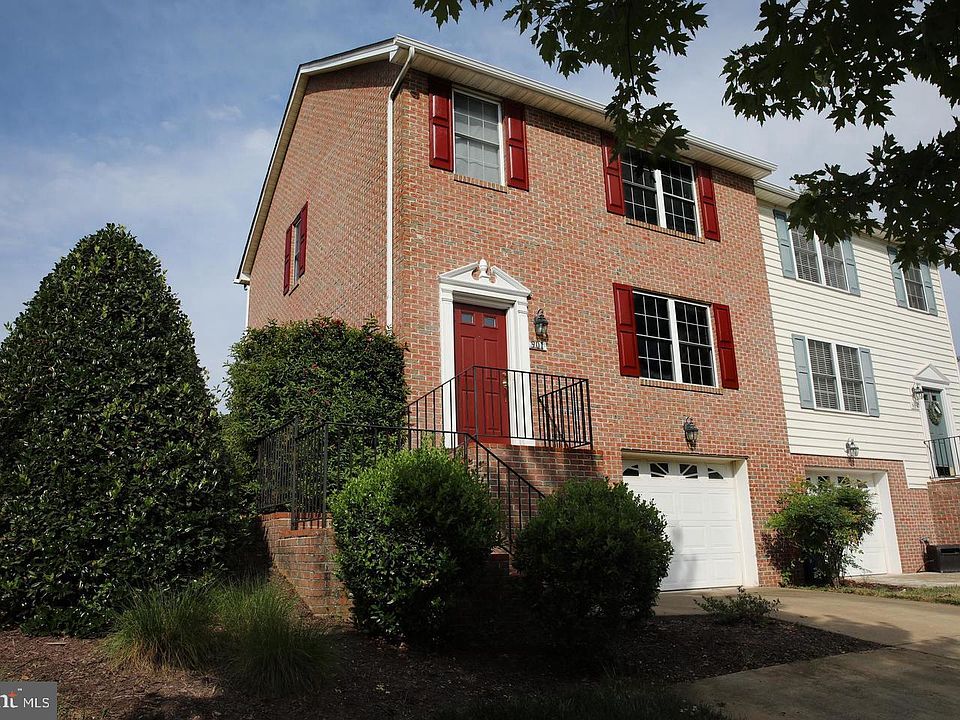 1st image of 901 Wayne Dr