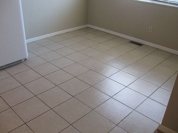5th image of 2909 Seneca St APT B