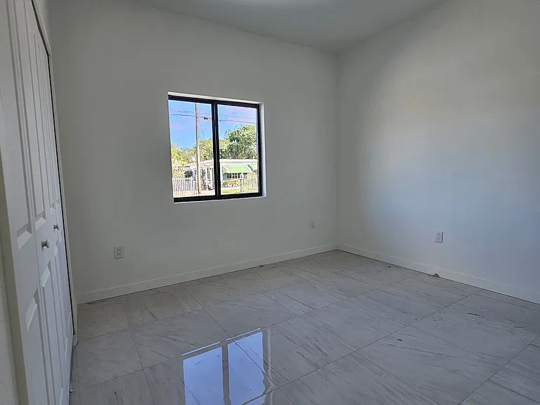 8048 NW 14th Ct — Photo 4