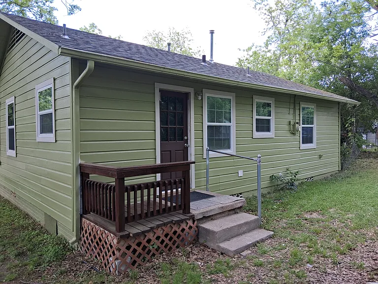 414 W Mims St — Photo 4