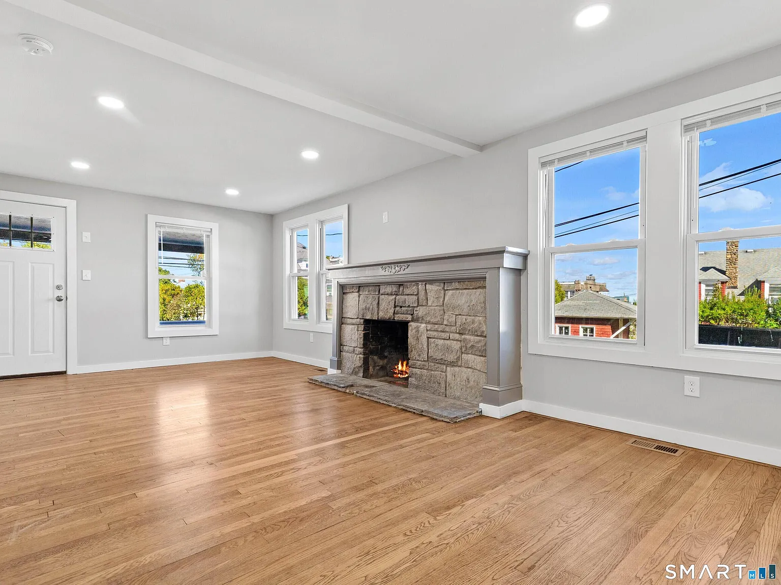 2 bed, 1.0 bath, 1222 sqft, $2,300 — Photo 2