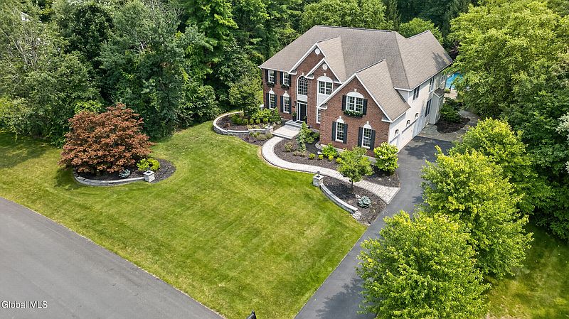 5th image of 5 Caraway Court