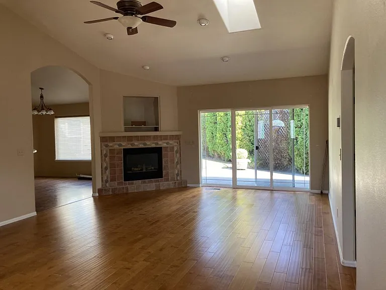 929 Nadia Way — Photo 6