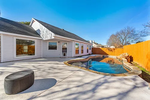 128 Overbrook Dr Photo 1