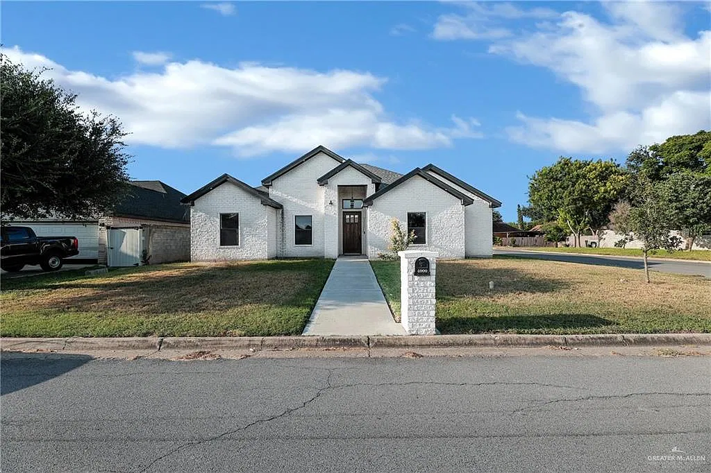 3 bed, 2.0 bath, 1611 sqft, $2,150 — Photo 2