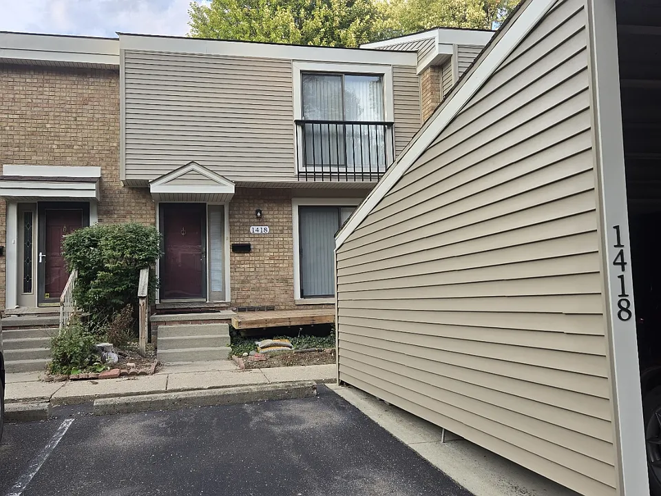 1418 Oakbrook E
