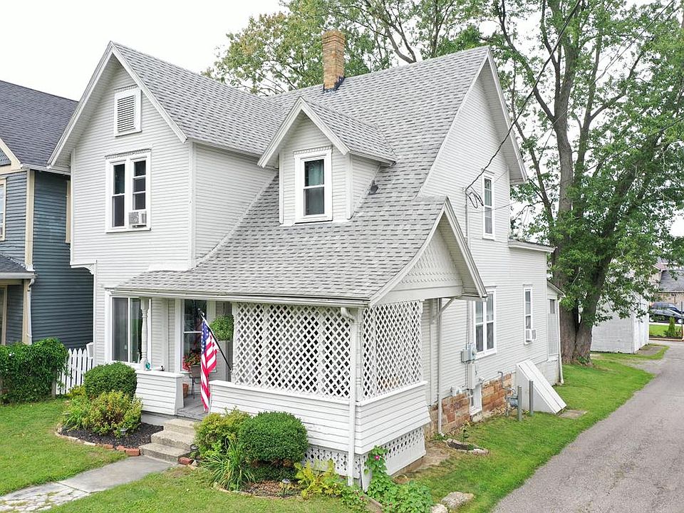 1st image of 300 Pleasant St