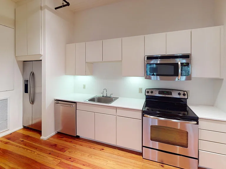 509 Baronne St #101 — Photo 14